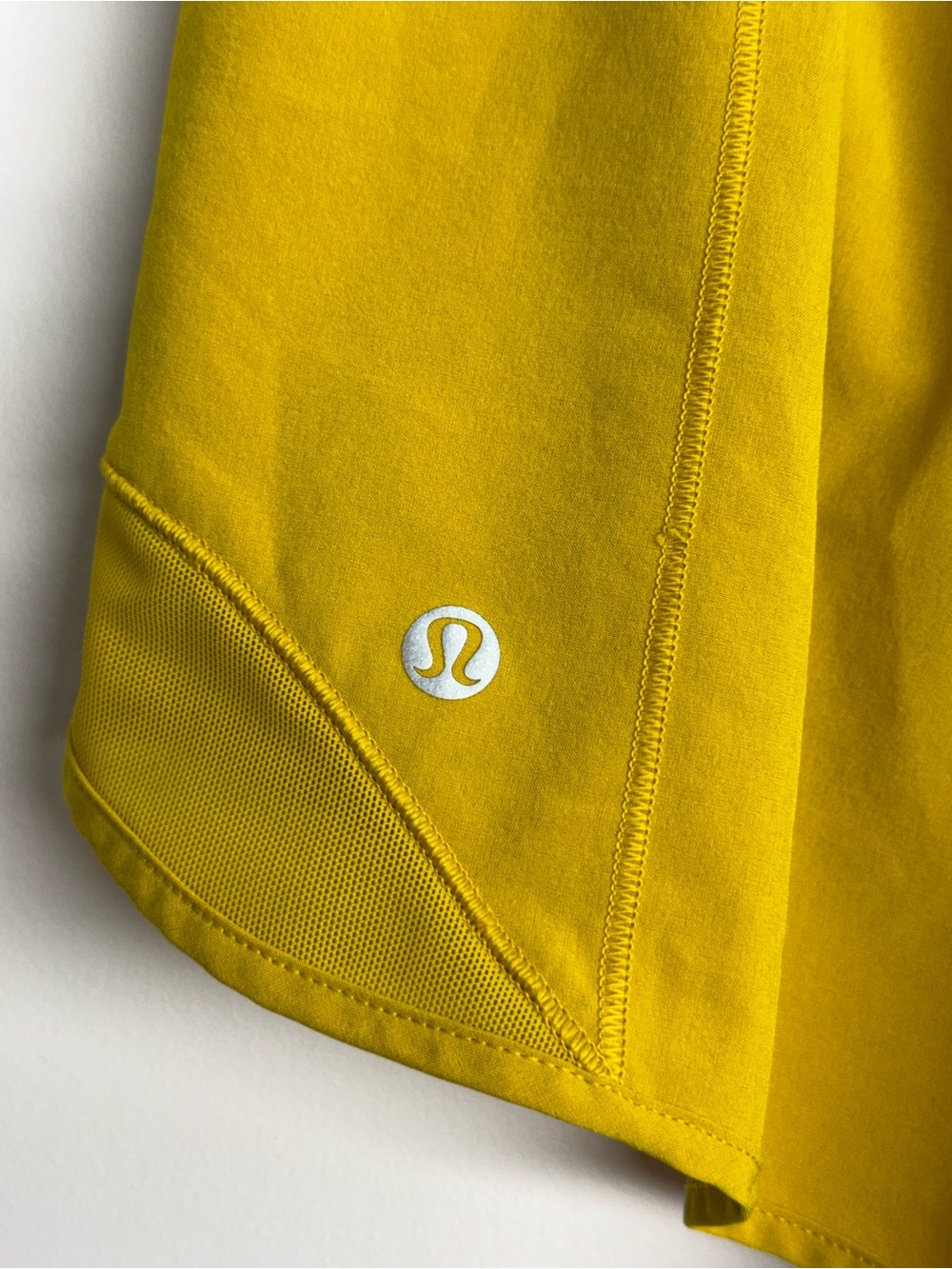 Lululemon Hotty Hot Short II *Long 4" Honeycomb Size 10 Yellow - Picture 3 of 6